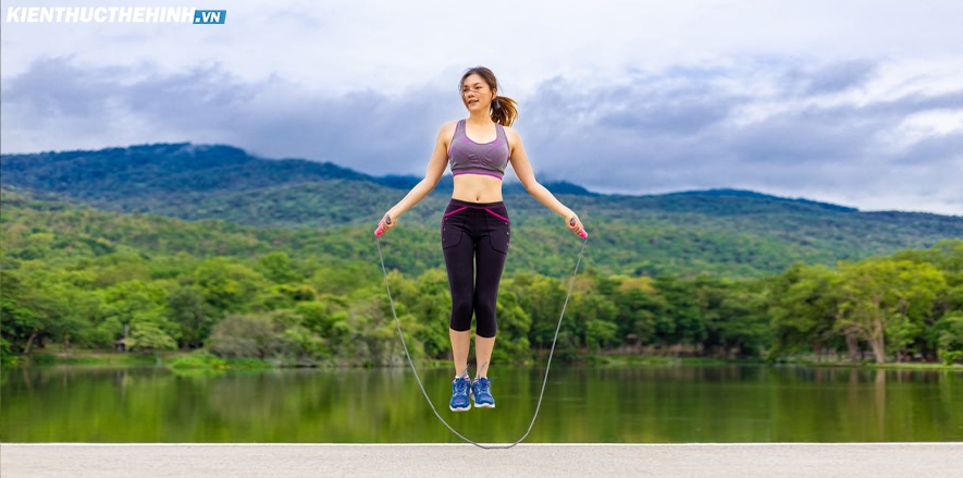 Tham khảo 10 Bài tập thể dục buổi sáng giảm mỡ hiệu quả 4 Mời các bạn thao khảo 10 bài tập thể dục buổi sáng giảm mỡ bụng qua bài viết dưới đây của Kiến Thức Thể Hình nhé!
