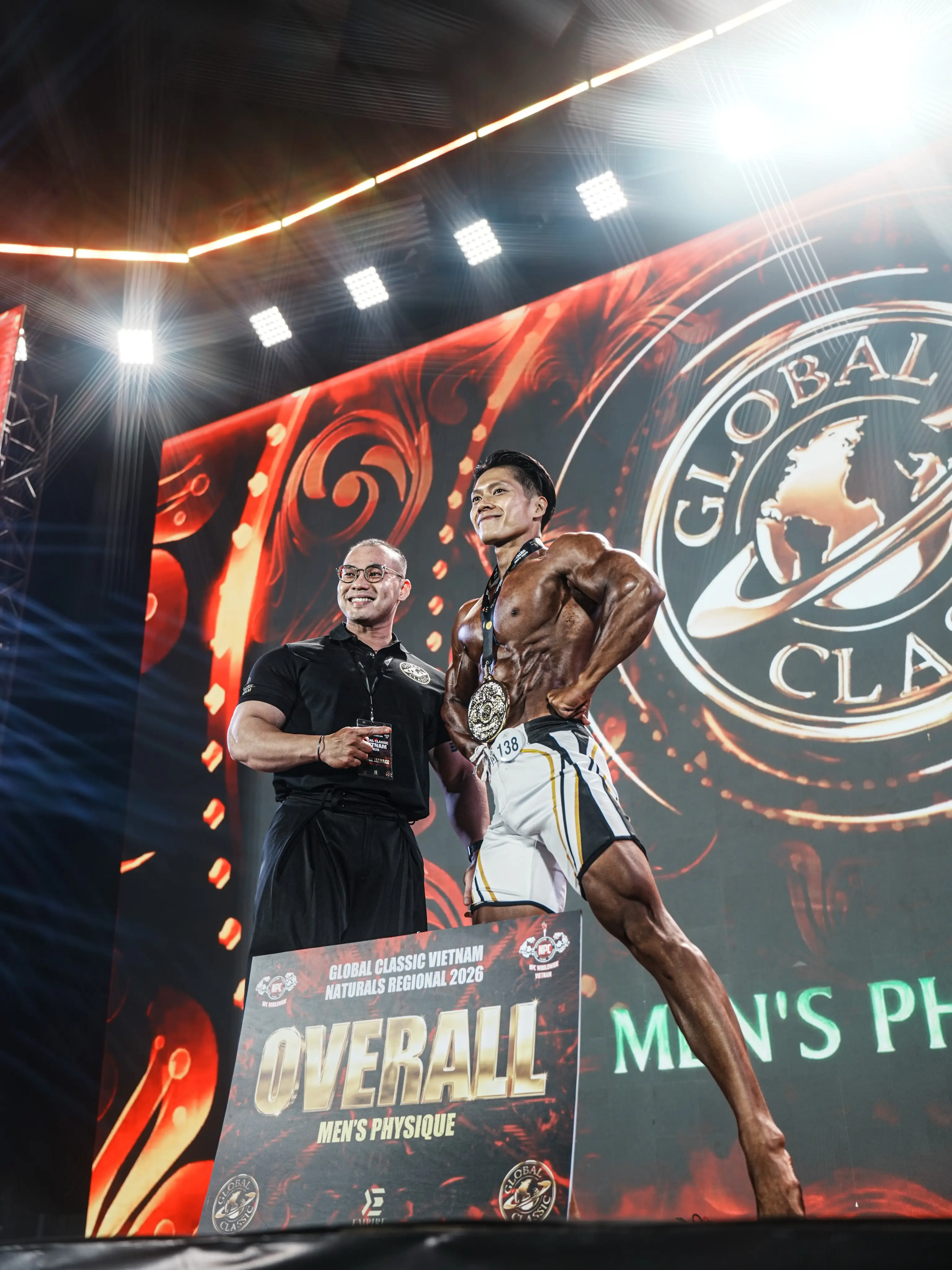 Giang Hoàng chính thức trở thành IFBB Pro Natural đầu tiên của Việt Nam 1 Giang Hoàng nhận giải Overall Men's Physique